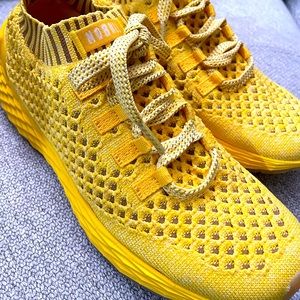 Women’s NOBULL runners size 9